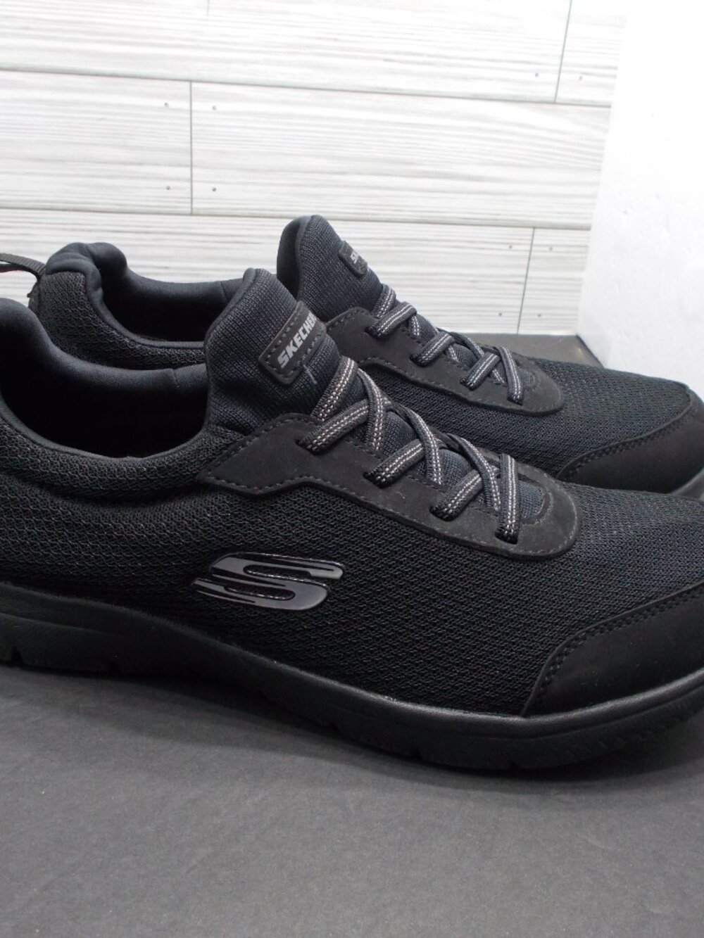 Skechers Summitt Women's 11 Memory Foam Shoes